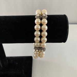 Vintage elasticated pearls bracelet